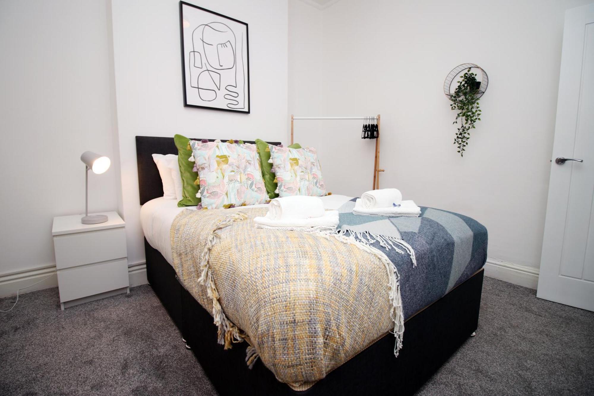 Spacious 4 Bedroom House - Moira Lodge By Ty Sa Cardiff Exterior photo