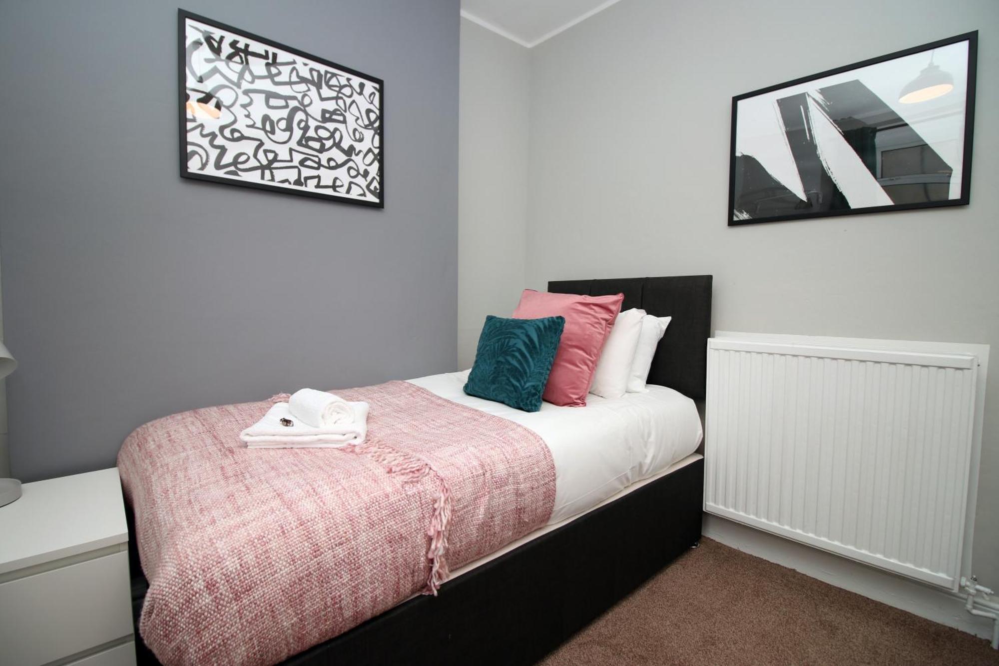 Spacious 4 Bedroom House - Moira Lodge By Ty Sa Cardiff Exterior photo