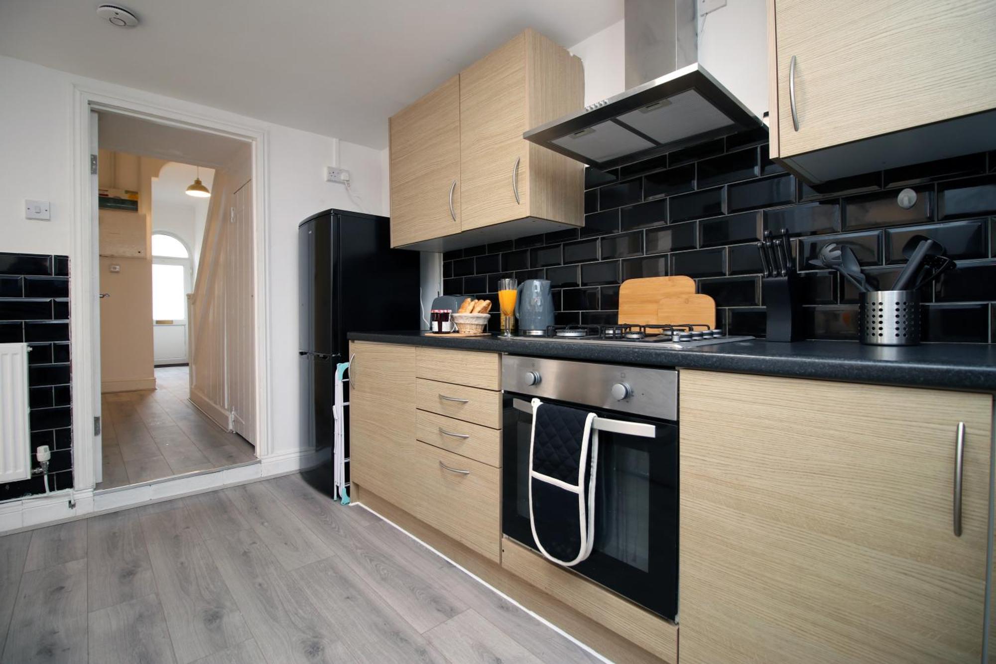 Spacious 4 Bedroom House - Moira Lodge By Ty Sa Cardiff Exterior photo
